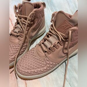 EUC Nike Lunar Air Force 1 women’s duck boot, sz 9, pink